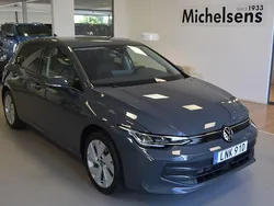 Grå Begagnad 2024 VW Golf VIII Edition Halvkombi | 329 900 kr (Marknadspris)