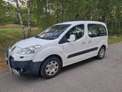 Vit Begagnad 2010 Peugeot Partner Tepee Minibuss | 38 000 kr
