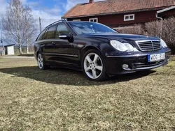 Svart Begagnad 2005 Mercedes C320 Avantgarde Kombi | 49 000 kr