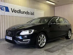 Svart Begagnad 2016 Volvo V60 Momentum Kombi | 179 800 kr