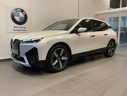 Vit Begagnad 2023 BMW iX Sport Line SUV | 629 900 kr (Marknadspris)