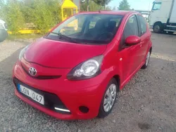 Röd Begagnad 2013 Toyota Aygo Halvkombi | 48 500 kr (Marknadspris)