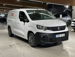 Vit (vit kaolin) Begagnad 2023 Peugeot E-Partner Minibuss | 374 875 kr (Lite dyr)