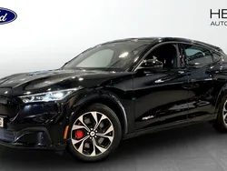 Svart (black) Begagnad 2022 Ford Mustang Mach-E SUV | 399 900 kr (Superpris)