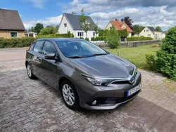 Grå Begagnad 2018 Toyota Auris Hybrid Active Halvkombi | 185 000 kr (Marknadspris)