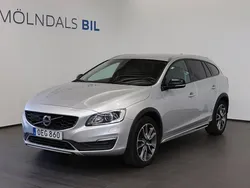 Silver Begagnad 2016 Volvo V60 CC Summum Kombi | 129 900 kr