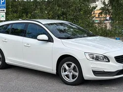 Vit Begagnad 2018 Volvo V60 Kinetic Kombi | 169 900 kr (Superpris)