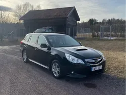 Svart Begagnad 2010 Subaru Legacy Kombi | 110 000 kr