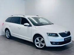 Vit Begagnad 2015 Skoda Octavia Business Line Kombi | 129 900 kr (Marknadspris)