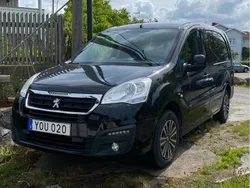 Svart Begagnad 2017 Peugeot Partner Minibuss | 99 000 kr (Lite dyr)