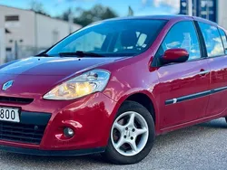 Mörkröd (röd) Begagnad 2011 Renault Clio II Halvkombi | 36 500 kr (Lite dyr)