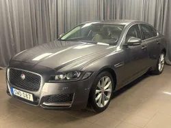 Grå Begagnad 2017 Jaguar XF Sedan | 239 900 kr
