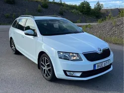 Vit Begagnad 2015 Skoda Octavia Ambition Kombi | 85 000 kr (Marknadspris)