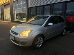 Grå Begagnad 2008 Ford Fiesta Halvkombi | 34 900 kr (Marknadspris)