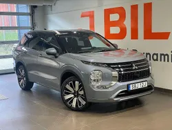 Grå Begagnad 2025 Mitsubishi Outlander P-HEV Instyle SUV | 599 900 kr