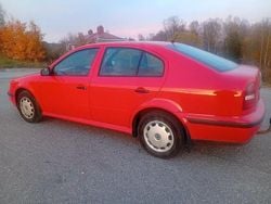 Röd Begagnad 2000 Skoda Octavia Halvkombi | 9 000 kr