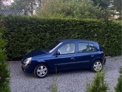 Blå Begagnad 2002 Renault Clio II Privilege Halvkombi | 14 000 kr (Bra pris)