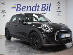 Midnight black met Begagnad 2021 Mini Cooper Halvkombi | 224 500 kr