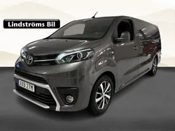 Mörkgrå (grå) Begagnad 2023 Toyota Proace Van | 449 000 kr (Dyr)