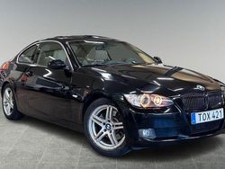 Svart Begagnad 2007 BMW 330 Sportkupé | 109 900 kr (Marknadspris)