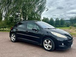 Svart Begagnad 2010 Peugeot 207 Halvkombi | 30 000 kr (Marknadspris)