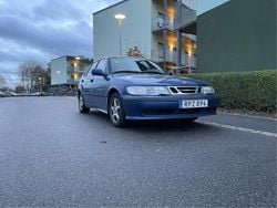 Blå Begagnad 2000 Saab 9-3 Halvkombi | 13 000 kr (Marknadspris)