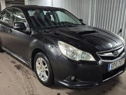 Svart Begagnad 2010 Subaru Legacy Sedan | 29 900 kr (Superpris)