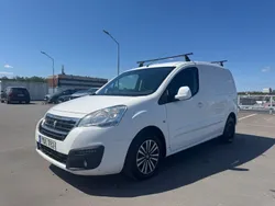 Vit Begagnad 2016 Peugeot Partner Minibuss | 69 900 kr (Marknadspris)