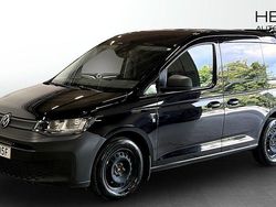 Svart (black) Begagnad 2022 VW Caddy Minibuss | 319 900 kr (Dyr)
