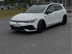 Vit Begagnad 2022 VW Golf VIII GTI Clubsport Halvkombi | 429 000 kr (Marknadspris)