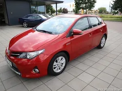 Röd samma som bilen Begagnad 2013 Toyota Auris Halvkombi | 79 900 kr
