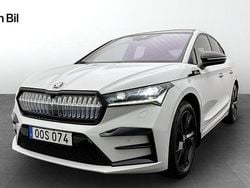 Vit (moon white metallic) Begagnad 2023 Skoda Enyaq iV RS SUV | 469 900 kr (Marknadspris)