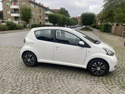 Vit Begagnad 2009 Toyota Aygo Halvkombi | 35 000 kr (Marknadspris)