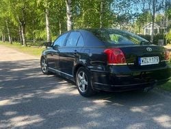 Svart Begagnad 2005 Toyota Avensis Halvkombi | 36 000 kr (Bra pris)