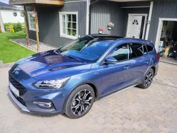 Blå Begagnad 2020 Ford Focus Active Kombi | 169 000 kr (Marknadspris)