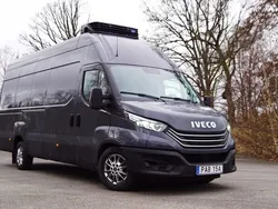 Mörkgrå (grå) Begagnad 2022 Iveco Daily Van | 459 000 kr