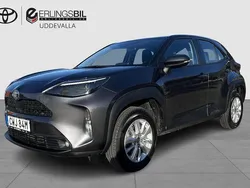 Mörkgrå Begagnad 2022 Toyota Yaris Cross Active SUV | 279 000 kr (Marknadspris)