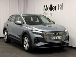 Blå (gejserblå metallic) Begagnad 2023 Audi Q4 e-tron Proline SUV | 339 900 kr (Bra pris)