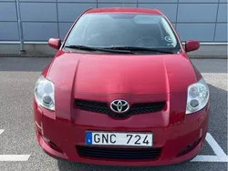 Röd Begagnad 2007 Toyota Auris Halvkombi | 27 000 kr (Bra pris)
