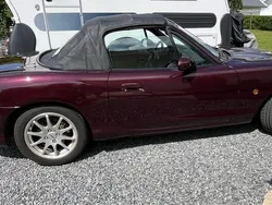 Röd Begagnad 2000 Mazda MX5 Cab | 100 000 kr (Marknadspris)