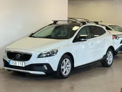 Vit Begagnad 2014 Volvo V40 CC Momentum Kombi | 169 900 kr (Marknadspris)