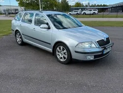 Silver Begagnad 2008 Skoda Octavia Sport Kombi | 34 500 kr (Marknadspris)