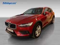 Röd Begagnad 2023 Volvo V60 CC Plus Kombi | 439 000 kr (Marknadspris)