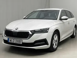 Vit Begagnad 2021 Skoda Octavia | 168 350 kr (Marknadspris)