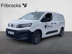Vit (vit kaolin) Ny 2025 Peugeot Partner Minibuss | 374 875 kr