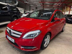Röd Begagnad 2013 Mercedes B180 Minibuss | 89 900 kr (Marknadspris)