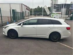 Vit Begagnad 2013 Toyota Avensis Executive Kombi | 95 000 kr (Marknadspris)
