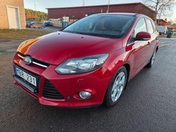 Röd Begagnad 2013 Ford Focus Titanium Kombi | 49 900 kr (Bra pris)