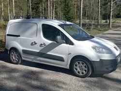 Vit Begagnad 2012 Peugeot Partner Minibuss | 32 000 kr (Bra pris)