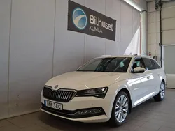 Vit Begagnad 2021 Skoda Superb Business Line Kombi | 259 000 kr (Marknadspris)
